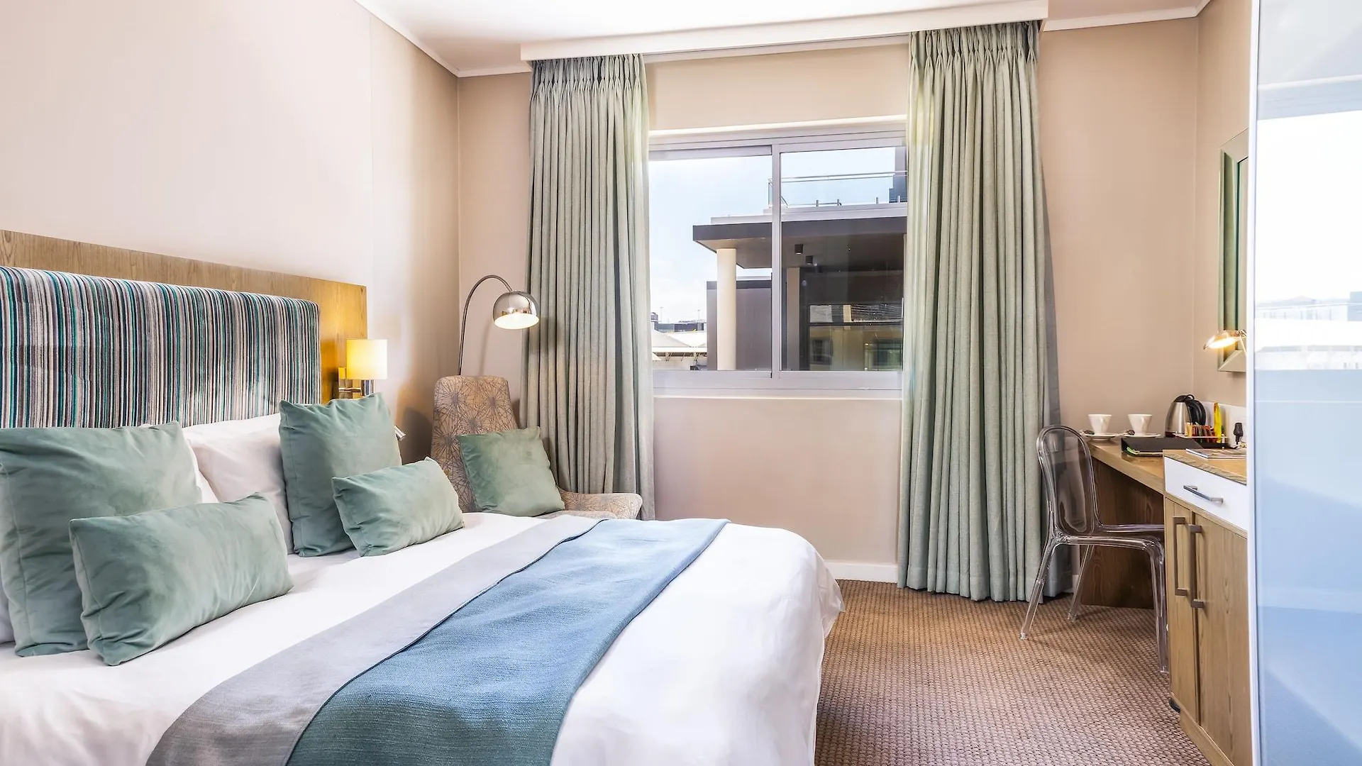 Aha Harbour Bridge Hotel & Suites Cape Town Aparthotel