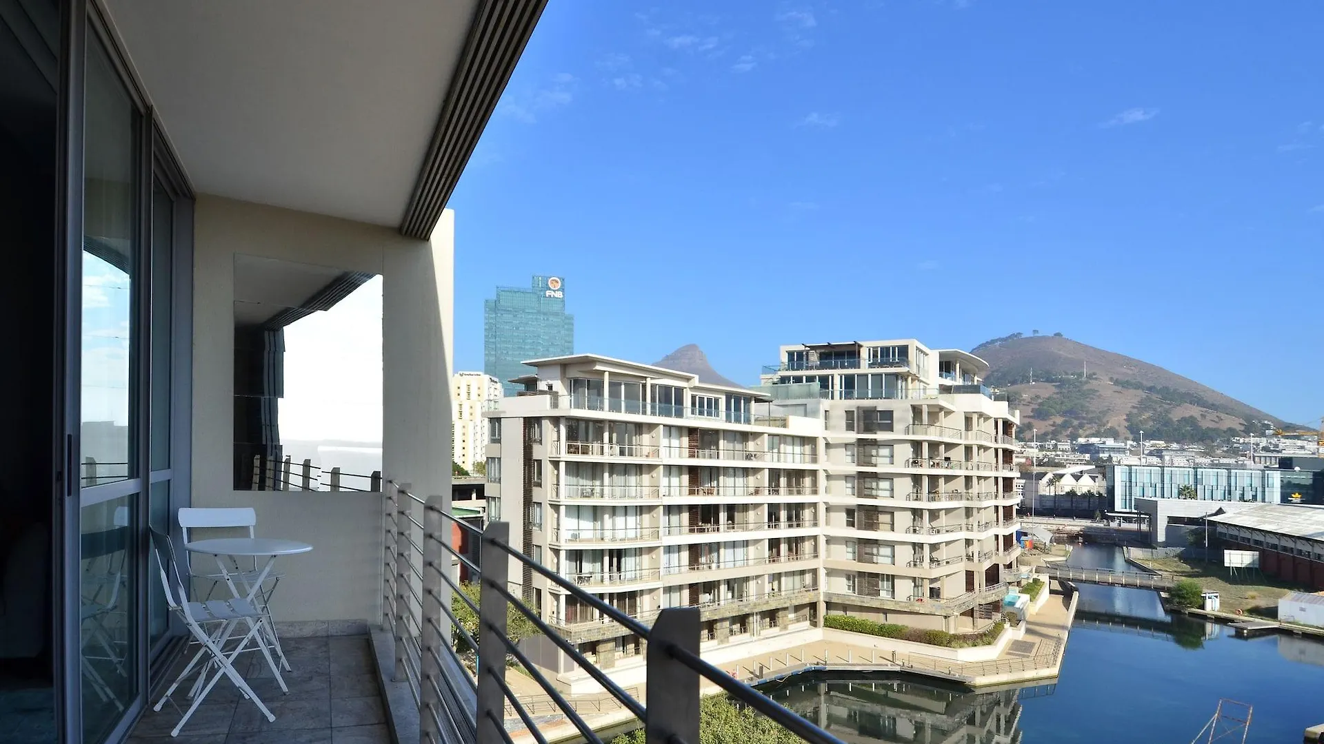 Aha Harbour Bridge Hotel & Suites Cape Town Aparthotel
